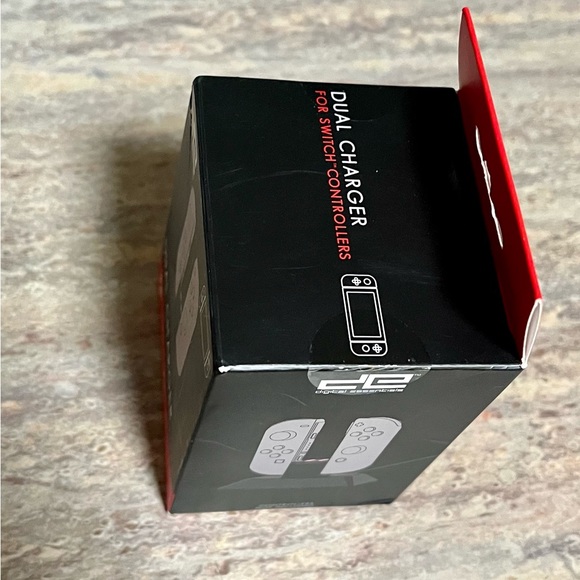 NIB Dual charger for Switch controllers - Picture 11 of 14